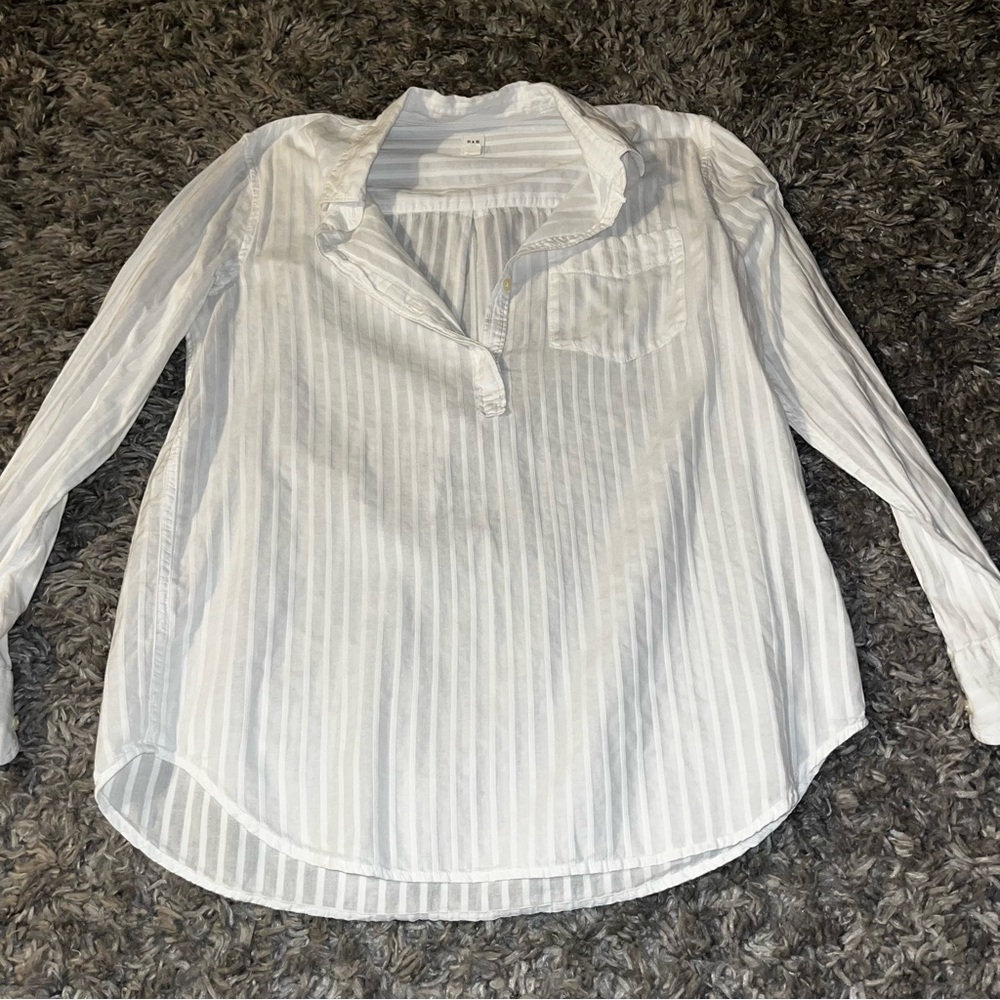 Gap Linen Button Up Size Medium - image 1